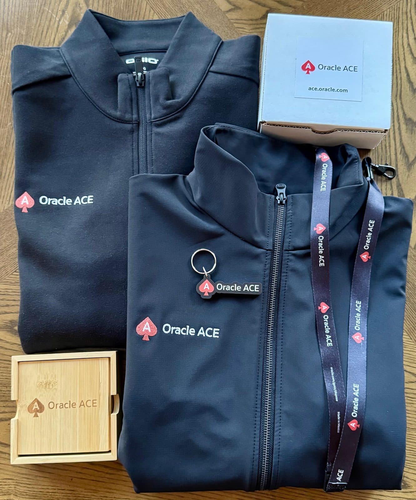 Oracle ACE welcome kit: jackets, lanyard, keyring and coasters